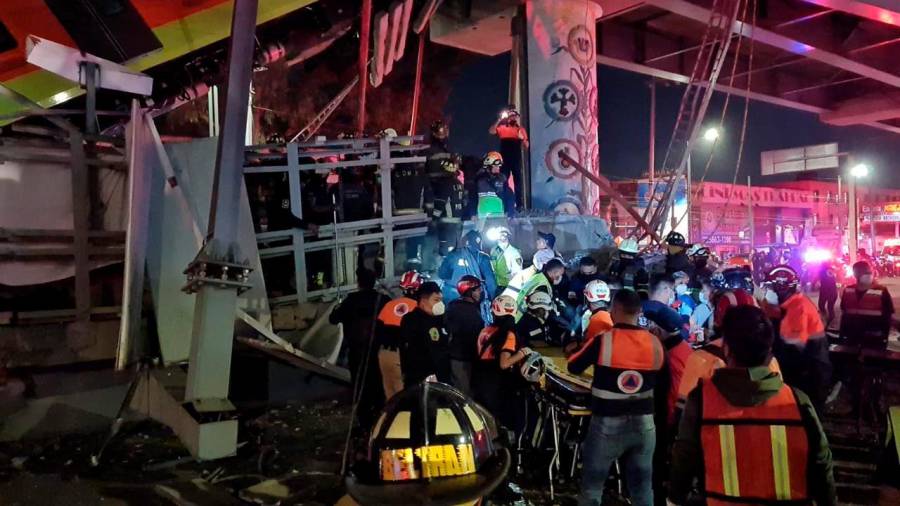 Labores de rescate en el desplome de la línea 12 del metro de Ciudad de México. Foto: Europa Press