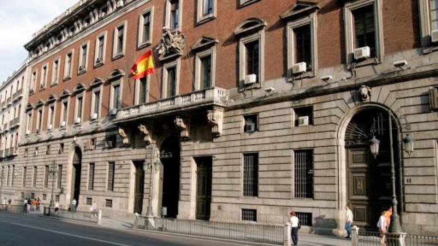 Fachada de la sede del Ministerio de Hacienda, en Madrid.