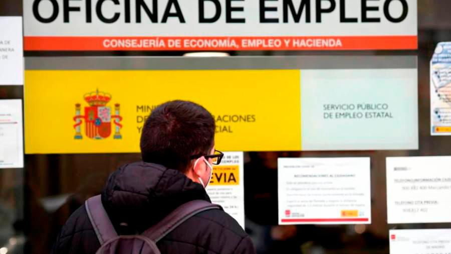 El paro baja en 74.381 personas en España, el mayor descenso para un mes de noviembre