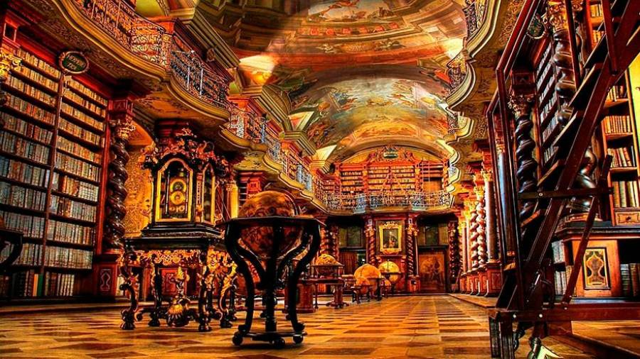 La Biblioteca Nacional de Praga. Es la biblioteca central y la más importante de la República Checa, con un fondo de más de seis millones de documentos y una sobrecogedora estética barroca. (Fuente, www.trendencias.com)