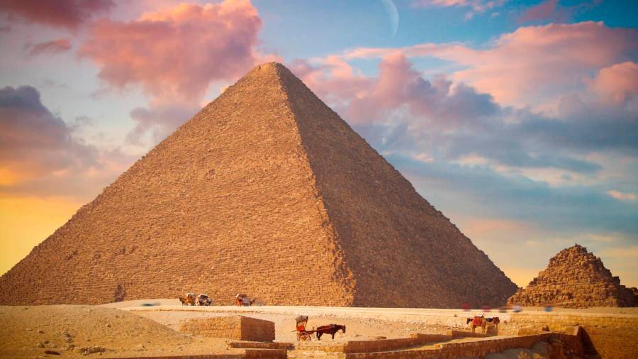 La Gran Pirámide, la única de las siete maravillas del mundo que aún se mantiene en pie Foto: W.