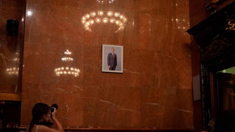 Lugar en el que quedó colgado el retrato del rey en el salón de plenos. Foto: Europa Press