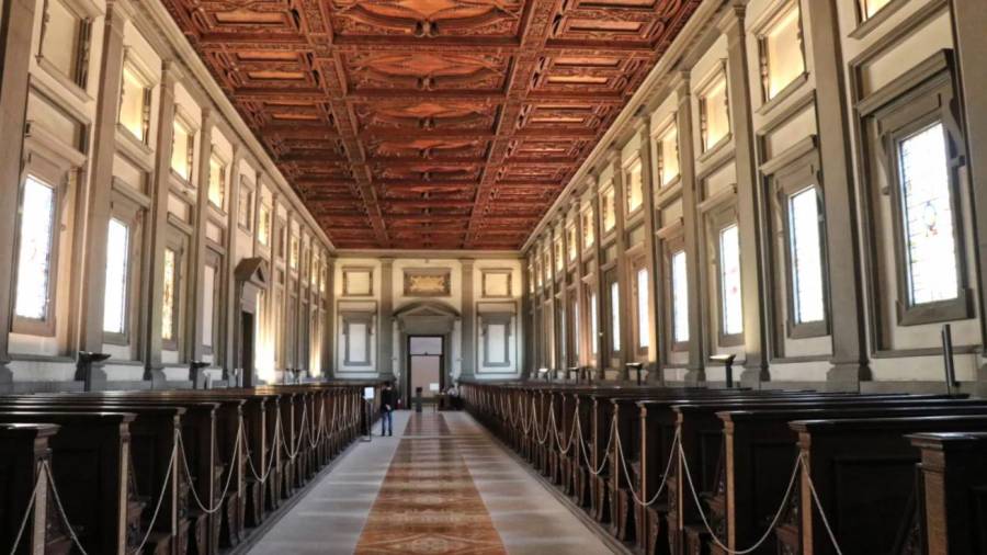 1523. Biblioteca Laurenziana de Florencia. De Miguel Ángel. (Imagen, european-traveler.com)