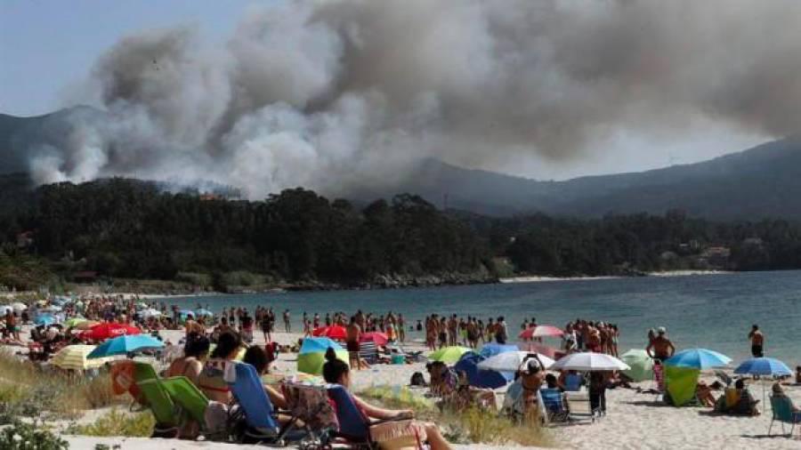 Imagen del incendio de Porto do Son. Foto: G24.gal