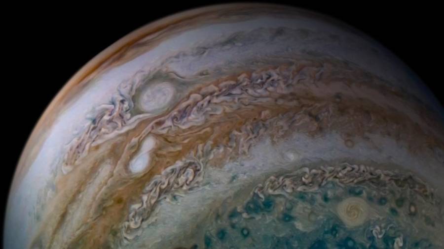 Dos tormentas jovianas en fusión, observadas por la nave Juno