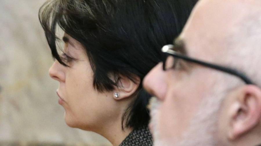 Fernando Basterra y Rosario Porto ante el Tribunal Superior de Xustiza de Galicia el 23 de febrero de 2016, durante la vista de apelación de la sentencia que condenó a los padres de Asunta Basterra a 18 años de prisión por el asesinato de la menor. EFE/Lavandeira jr.
