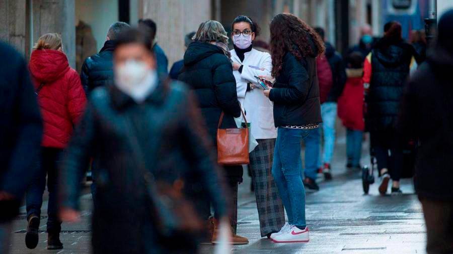 Los contagios siguen a la baja en Galicia, con 26 casos nuevos, y la tasa de positividad cae hasta el 0,51%