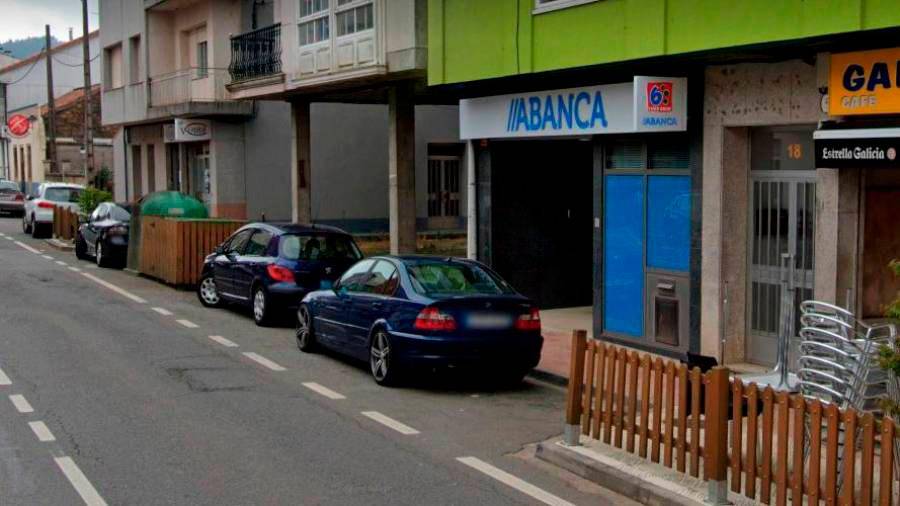 Las quejas por el cierre de oficinas se suceden en Abanca