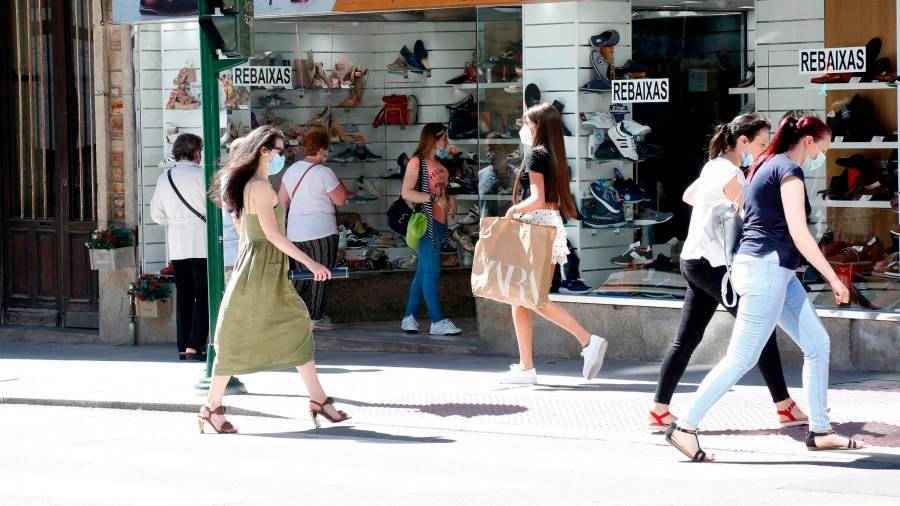Afluencia de gente en la capital gallega de Compras FOTO: Antonio Hernández