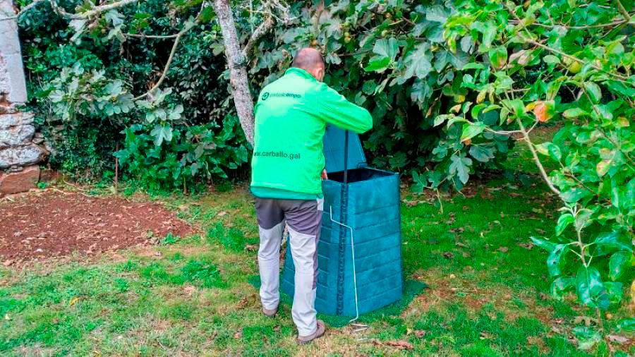 O proxecto piloto de compostaxe comeza en Zas en Mazaricos pero a idea é estendelo a máis municipios. Foto: C. C.