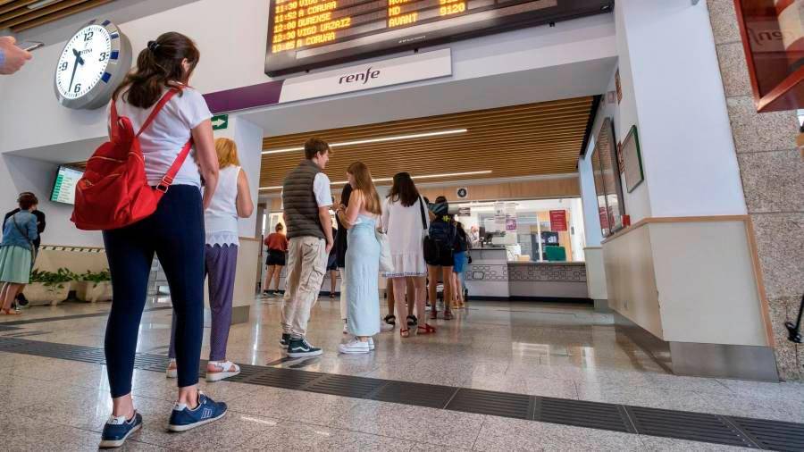 Renfe reforzará el personal en la comunidad para controlar el uso de abonos de viajeros recurrentes
