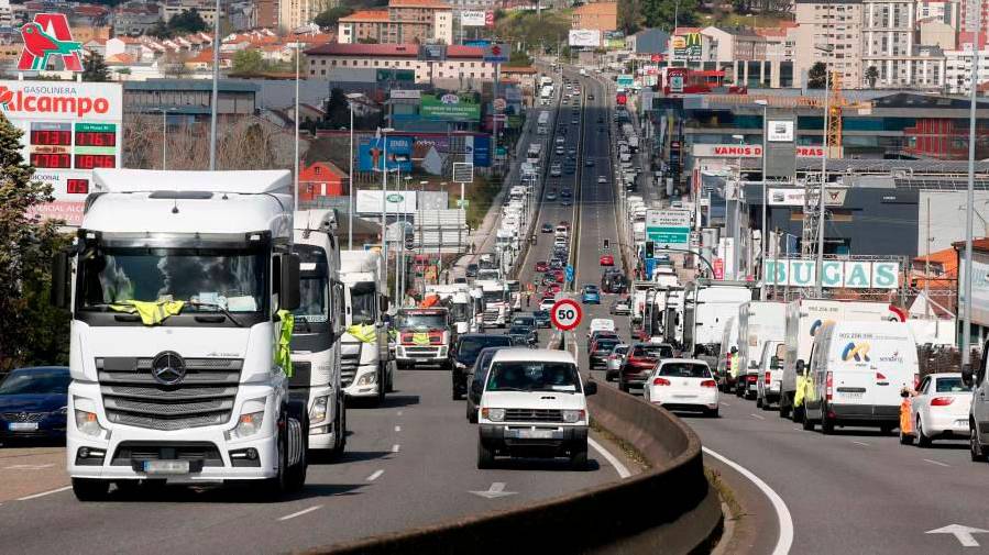 vigo el 21 de marzo. Movilización de camiones por las calles. Foto: Javier Vázquez / E.P.