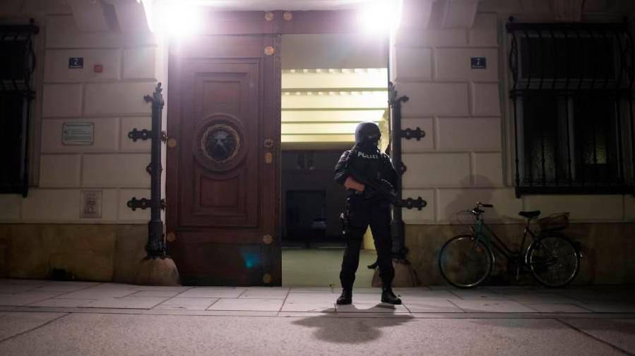 Policía de las fuerzas de Austria. FOTO: EFE