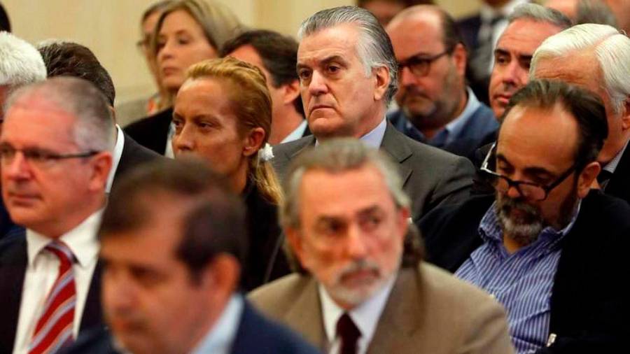 Francisco Correa y Luis Bárcenas, en el banquillo de los acusados de Gürtel. FOTO: EFE