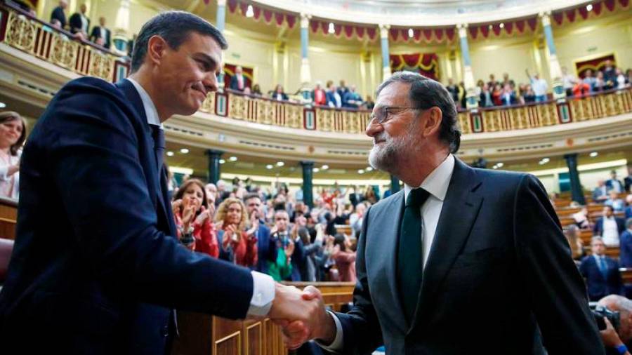 Rajoy y Sánchez, hace dos años tras la moción de censura. Foto: Diego Crespo/Efe