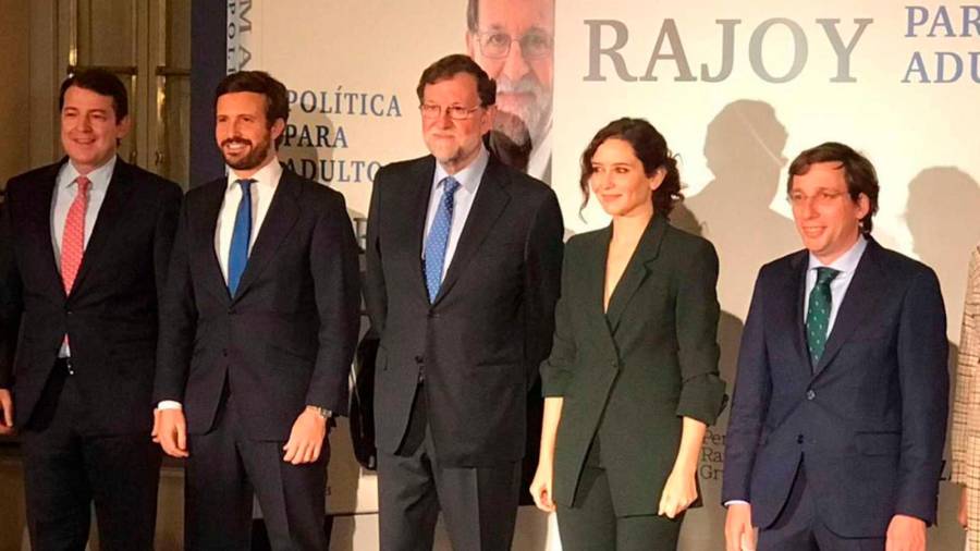 Rajoy, entre Casado y Ayuso, junto a Fernández Mañueco y Martínez Almeida. Foto: RTVE