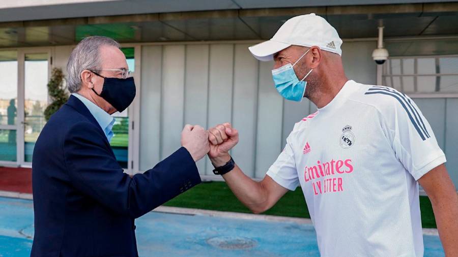 Florentino Pérez saludando a Zidane. Foto: Real Madrid