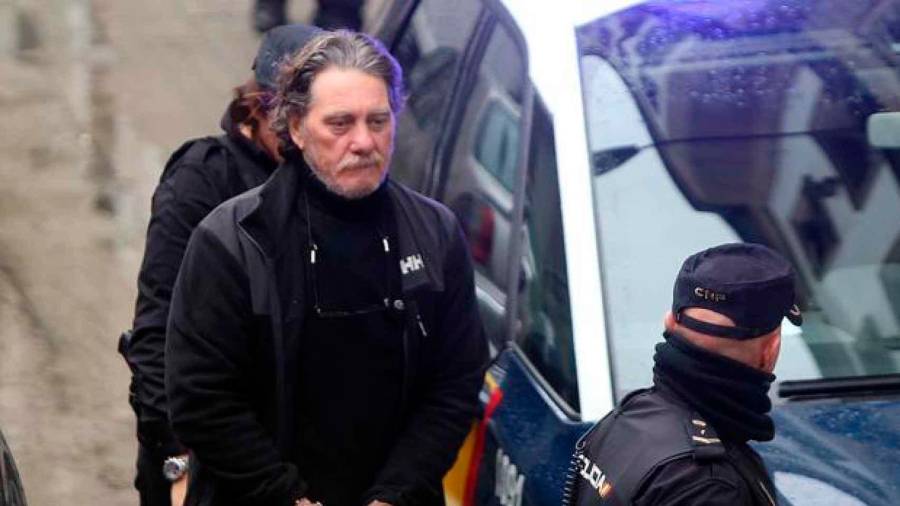 2018. Sito Miñanco acudiendo esposado al juicio en la Audiencia de Pontevedra. Foto: S. Sas