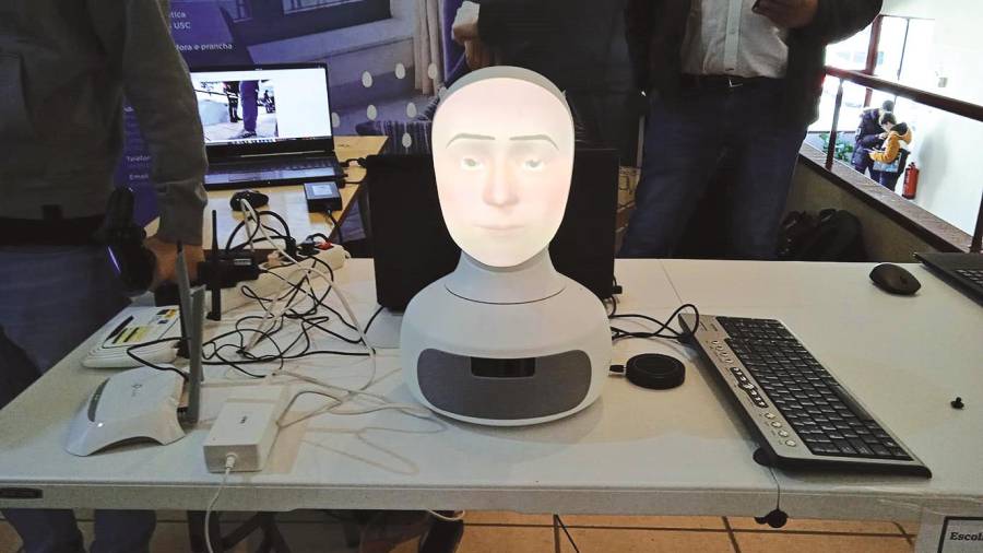 robótica. Robot que expresa con su rostro el estado de ánimo de quien tiene ante sí. Foto: C.R.
