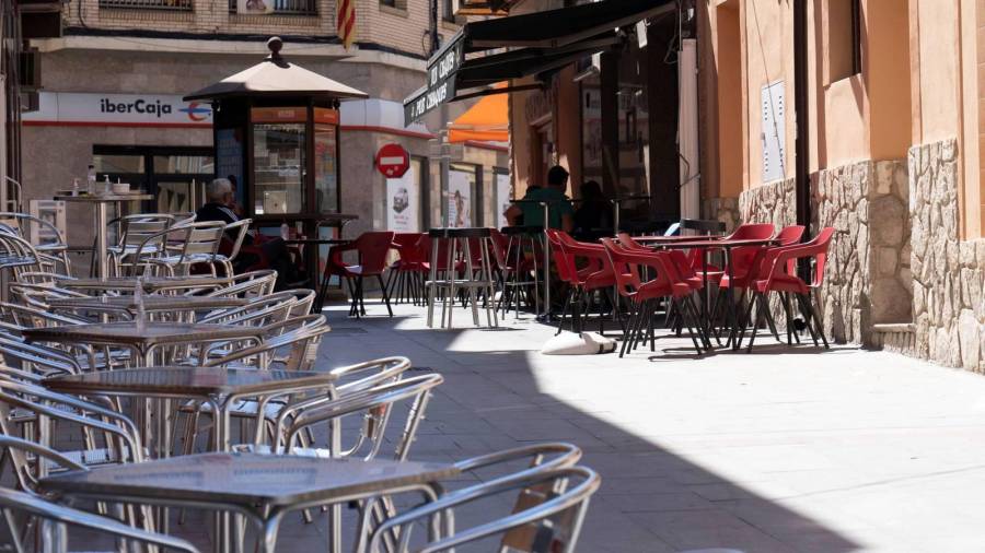 En la foto de archivo, terrazas vacías en Teruel. EFE