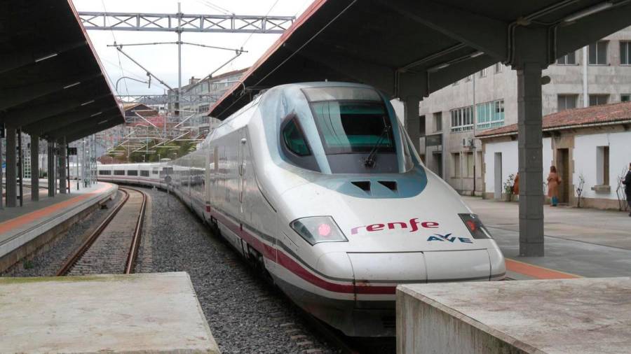 Llegada de un tren AVE de Madrid a Galicia a la nueva estación de ferrocarril de la ciudad de Ourense. Foto: Inaki Osorio