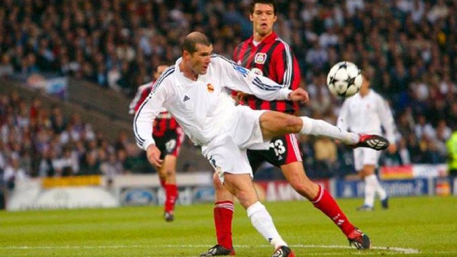 Zidane, ejecutando la volea que significó el triunfo. Foto: S.E.