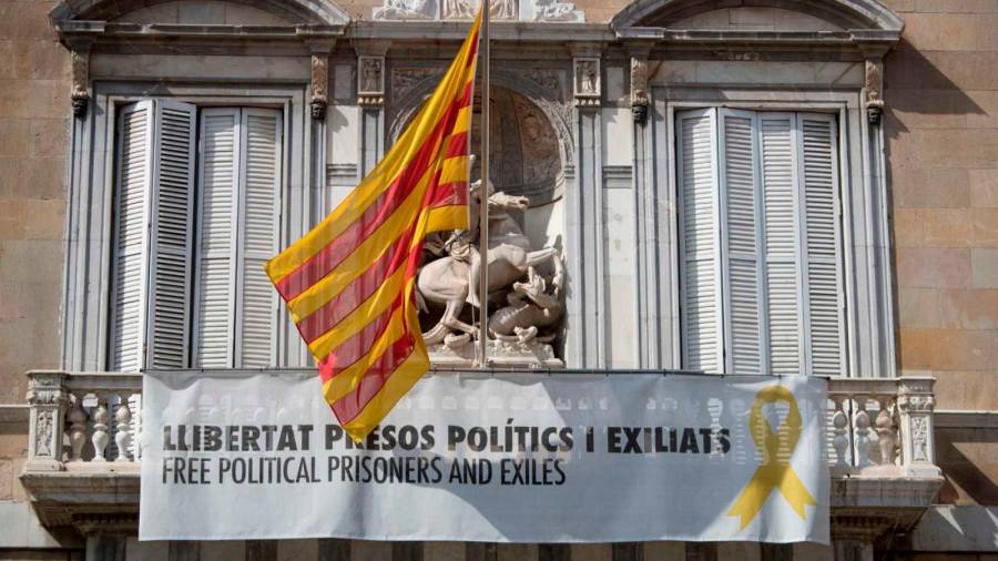 Una bandera estelada independentista colocada en el balcón de la Generalitat de Cataluña. Foto: rtve.es