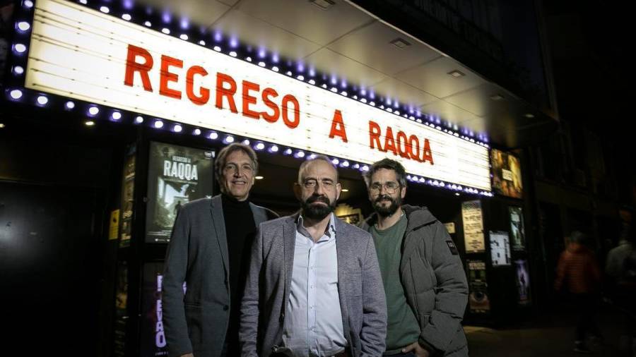 Marginedas flanqueado por Albert Solé (izq.) y Raúl Cuevas, el miércoles. Foto: Archivo