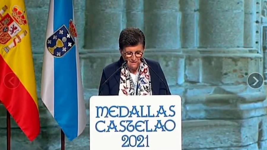 La periodista Esther Eiros en la ceremonia de entrega de las Medallas Castelao