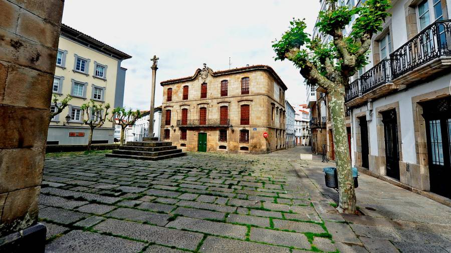 La Casa Cornide en la Cidade Vella coruñesa, desde el atrio de la Colegiata. Foto: Almara