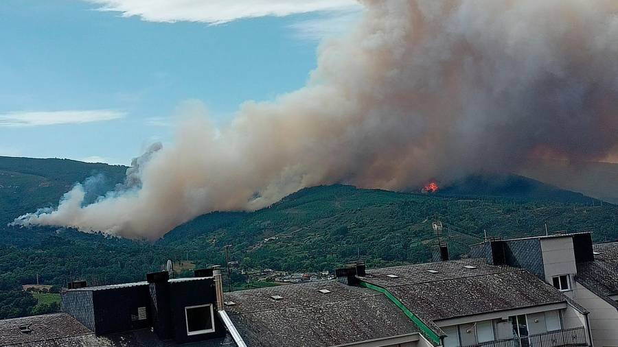 Incendio de San Clodio / Foto: @El_Batefuegos