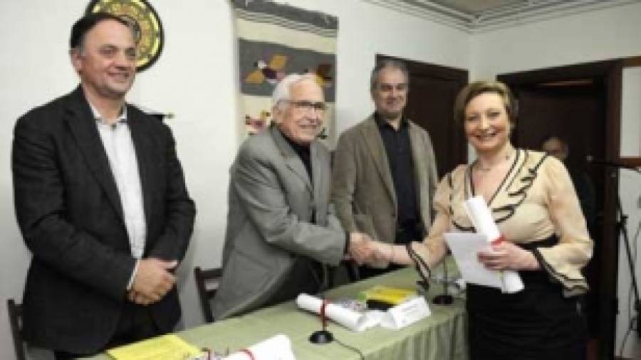 María Xosé Lamas recolleu o VII premio Arume de poesía