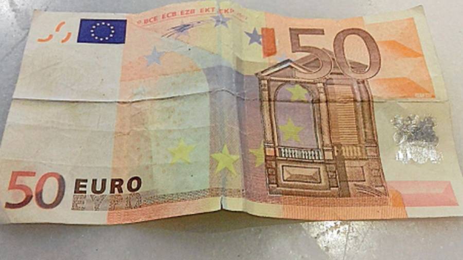 Caballero amable víctima Secretario Alertan de una partida de billetes falsos de 50 euros