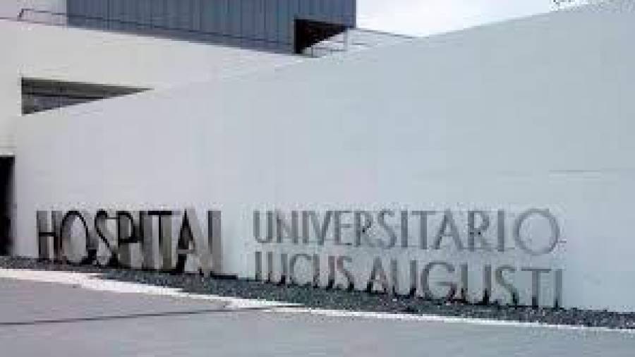 Hospital Universitario Lucus Augusti, lugar al que fue trasladado en ambulancia la víctima. Foto: ECG