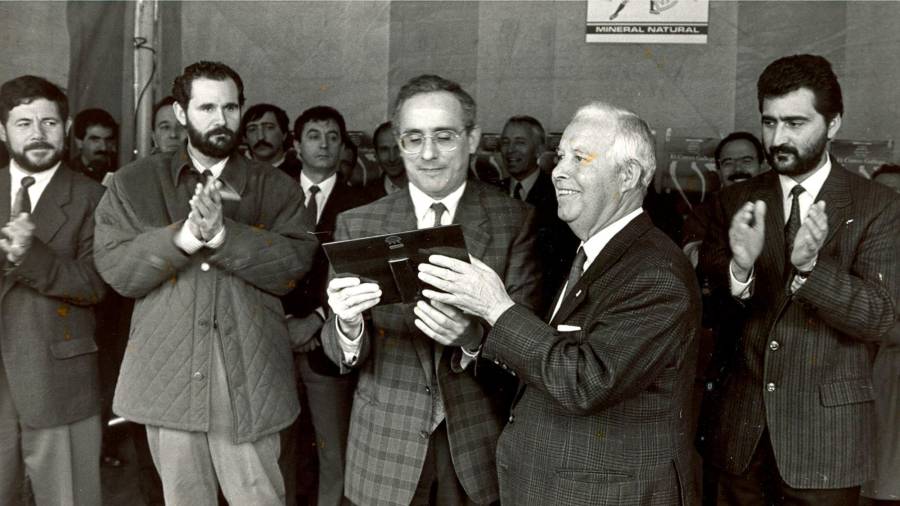 Xerardo Estévez, a la izq., junto al editor Feliciano Barrera, ideólogo de la Carrera.