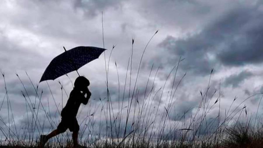 Viento, lluvia y fenómenos costeros afectarán este miércoles a la mitad oeste de Galicia