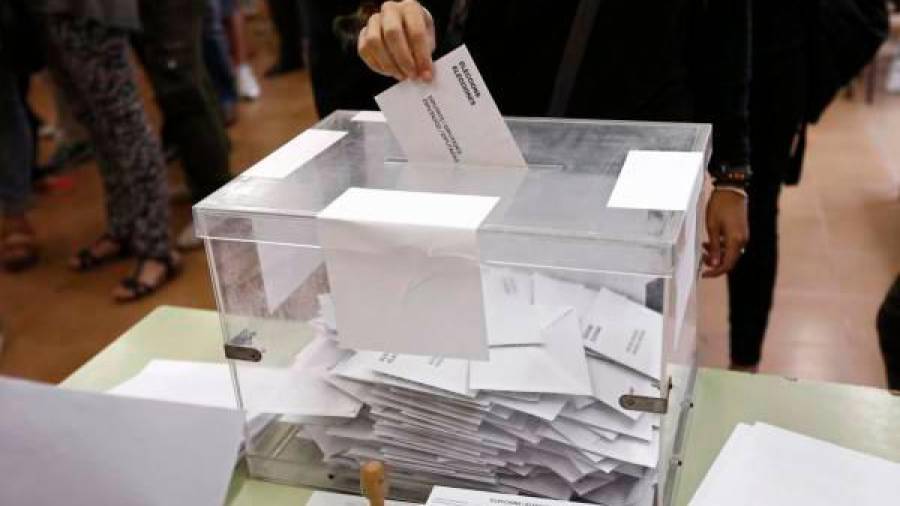 Un total de 2,2 millóns de galegos están chamados ás urnas este domingo