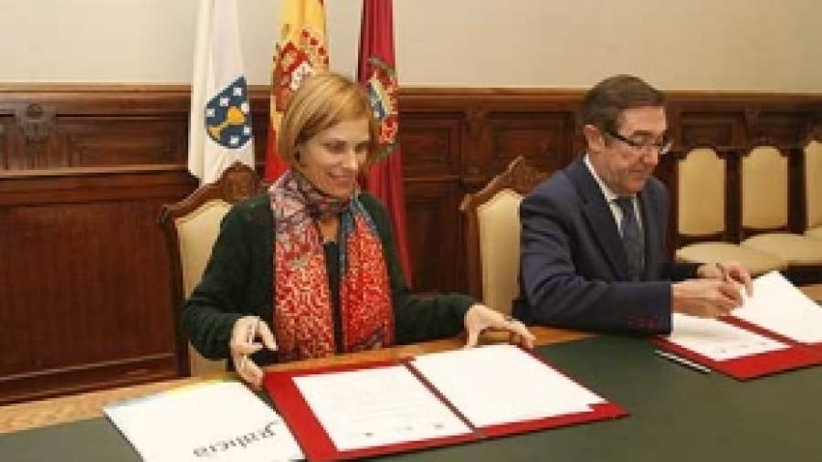 Concello de Santiago e Turismo rubrican un convenio para a adecuación do Camiño Francés