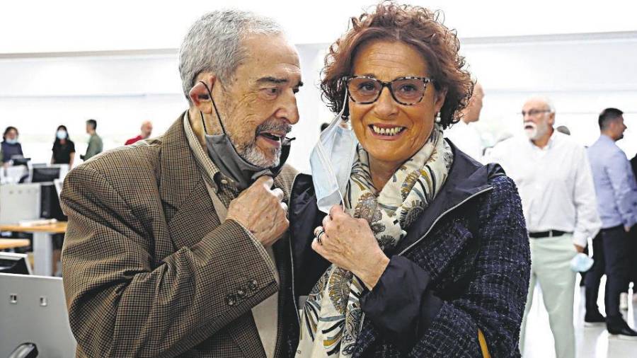 Salvador García Bodaño acompañado de su esposa, Xulia Rodríguez Blanco. (Autor, Antonio Hernández para El Correo Gallego)