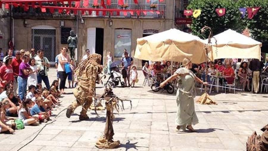 La feria medieval de Padrón cierra con 10.000 visitantes
