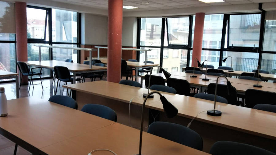 Boiro renova a sala de estudo do centro social do municipio