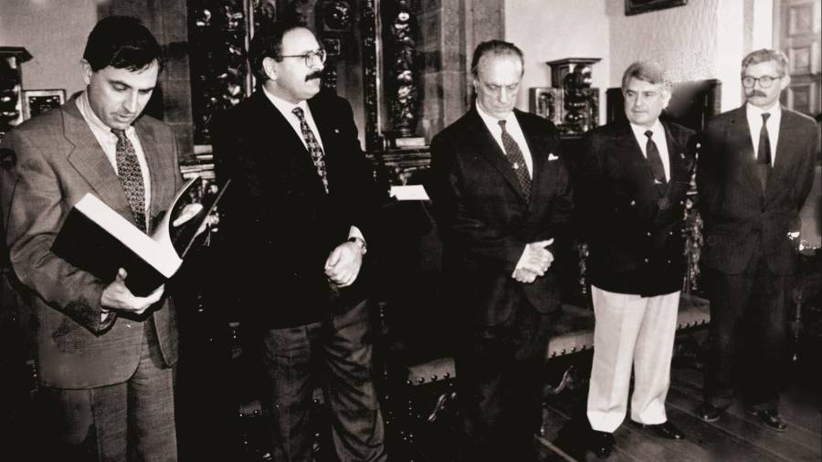 García Iglesias, izquierda; Ramón Villares, Manuel Fraga, Vázquez Portomeñe y Raúl Seoane, en el salón de grados de la USC. Foto: ECG
