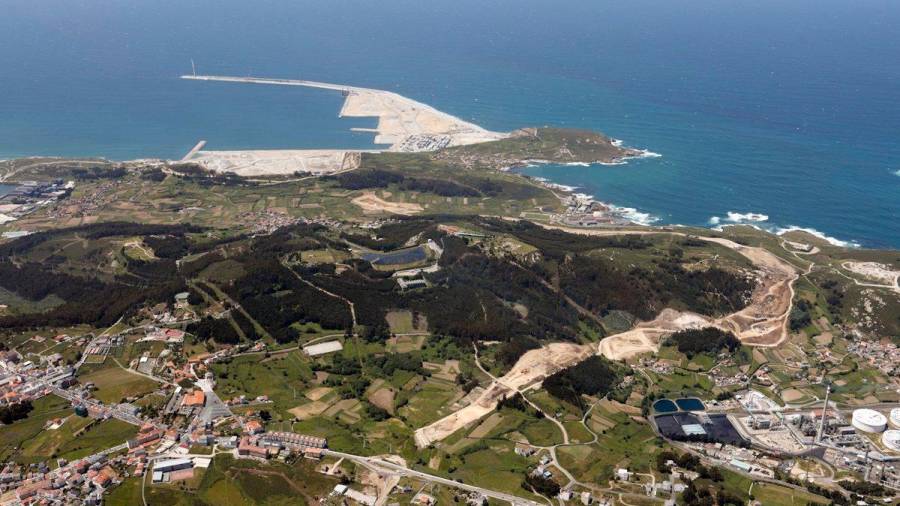 La reunión sobre el puerto coruñés, un fracaso para la oposición
