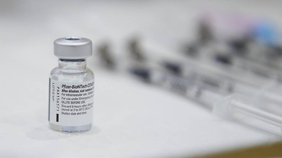 Vacuna de Pfizer-BioNTech contra el COVID. JUAN MANUEL SERRANO ARCE/EUROPA PRESS