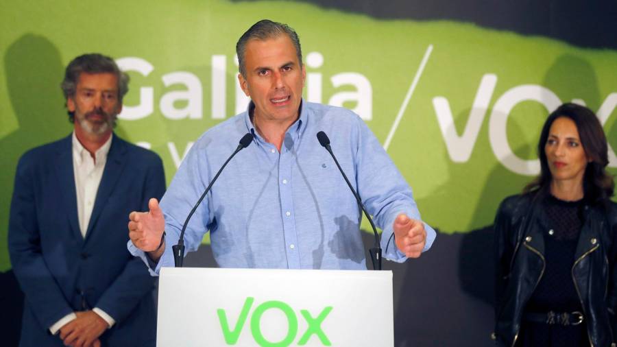 VOX. Ortega Smith valorando los resultados en Galicia la noche del 12 X. Foto:L.