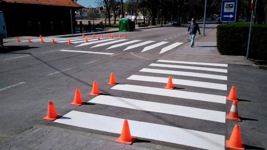 SINALIZACIÓN. Recentemente renovouse a sinalización da avenida de Compostela. F: C.