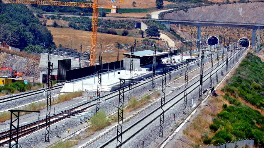 Estación en construcción de A Gudiña de la línea de alta velocidad Madrid Galicia, iniciada el año pasado. Foto: Almara