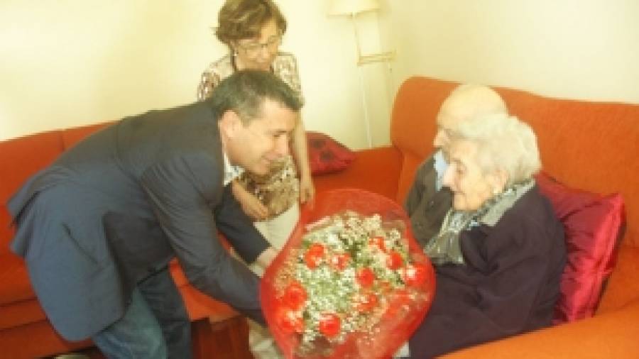 Ribeira homenajea a un matrimonio en su 80º aniversario