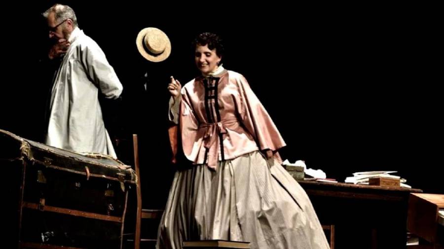 Un fragmento da obra de teatro ‘A pluma viva de Rosalía’ que chegará o sábado ata Milladoiro. Foto: CDA