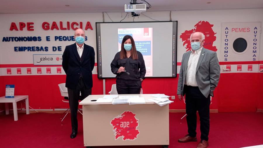 Juan Lirón, izquierda, Sonia Acuña y José Ramón Caldas